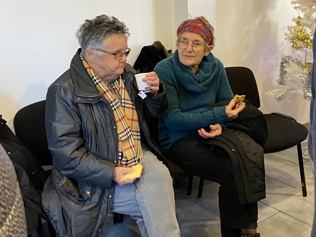 La remise du colis de Noël aux Anciens